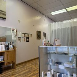 Peace & Beauty Salon - Inside | IG: xstina.eats