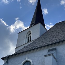 Herderplatz - Kirche Turm