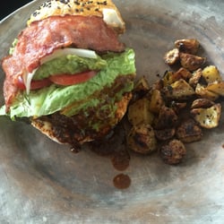 Ta Bonitío - "Hamburger" with fried potatoes on the side