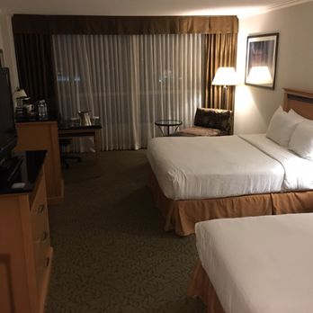 Hilton Vancouver Metrotown - Hotels Near Me - Burnaby, British Columbia Hilton Vancouver Metrotown - Hotels Near Me - Burnaby, British Columbia