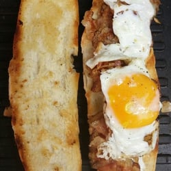 Alimentari Germano - Panino con bacon e uovo
