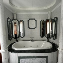 Hotel Schloss Lieser - A jet tub for relaxation!