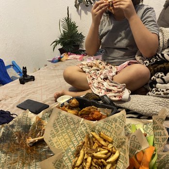 Wingstop - Grubbing on her wings - Chicken Wings Near Me - El Paso, Texas