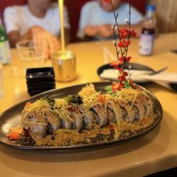 Mango Maguro Roll a nice roll, a pinch of wasabi with each piece, makes it perfect!