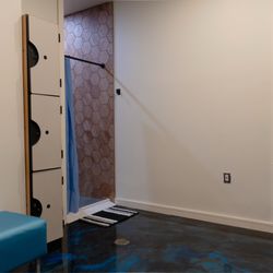 Fourth Dimension Jiu Jitsu - Men's locker room and shower