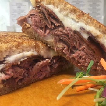 Chef's Market - Roast Beef Grill: Made with Boar's Head Roast Beef/ VT Cheddar/ Bacon/ Organic Red Onion/Horseradish Sauce/Fresh Bread. - Grocery Near Me - Randolph, Vermont