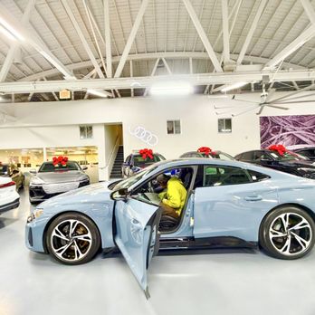 Audi Beverly Hills - Car Dealers Near Me - Beverly Hills, California