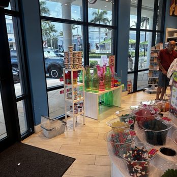 IT'SUGAR - Candy Stores Near Me - Delray Beach, Florida IT'SUGAR - Candy Stores Near Me - Delray Beach, Florida