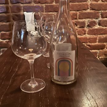 Vine - Faccia Di Vino-  Nati Lambrusco rosé - Wine Bars Near Me - Long Beach, California