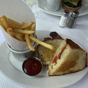 Raymond's - 4 Cheese Grilled Cheese - American Near Me - Montclair, New Jersey