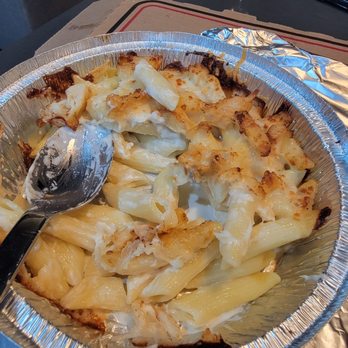 Pizza Hut - No Alfredo sauce or chicken in the chicken Alfredo pasta - Pizza Near Me - Pukalani, Hawaii