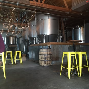 BuckleDown Brewing - Fresh brews! - Breweries Near Me - Lyons, Illinois