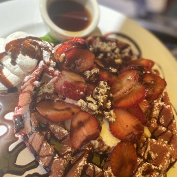 Chicago Waffles - Red velvet waffles strawberry - Breakfast & Brunch Near Me - Chicago, Illinois