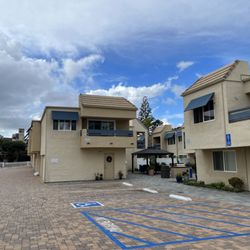 Sand Pebbles Resort - Old Apartment complex