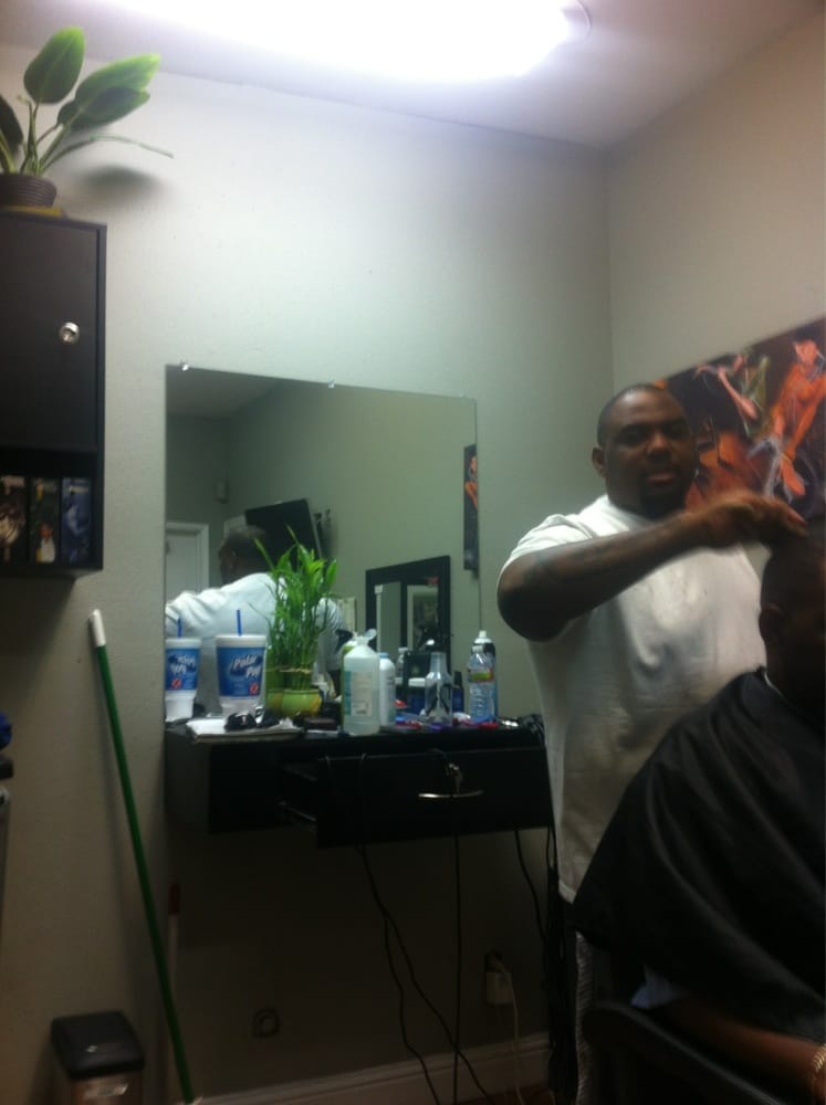 609 BARBER SHOP Updated June 2024 609 E Olive Ave, Fresno