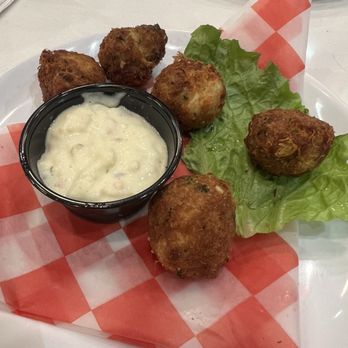 Phillips Seafood - Crab cakes - Seafood Near Me - Atlanta, Georgia