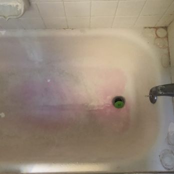 Master Bath Refinishing - BEFORE. Dirty nasty lol sorry y'all! It's got some pink Overtone hair dye stains too - Refinishing Services Near Me Master Bath Refinishing - BEFORE. Dirty nasty lol sorry y'all! It's got some pink Overtone hair dye stains too - Refinishing Services Near Me