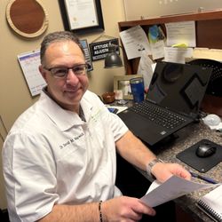 Warwick Chiropractic & Massage - Dr Warwick ready to help patients