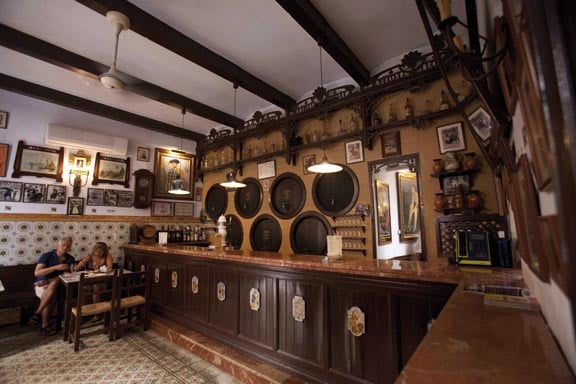 Taberna Salinas by null