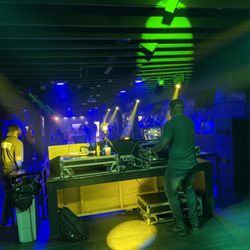 The Royal Peacock - Dj and dance floor