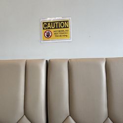 Bep Me Nam Bun Bo Tho Da - Inside. Warning signs throughout