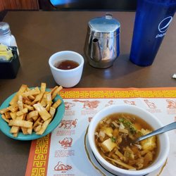 Hunan Restaurant - Hot & Sour soup + tea that comes with lunch