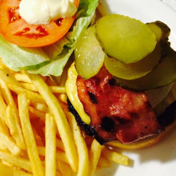Alfredo's Barbacoa - Alfredos BLT con queso y pepinillo - American Near Me - Madrid, M