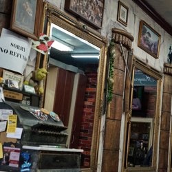 Val's Barbershop