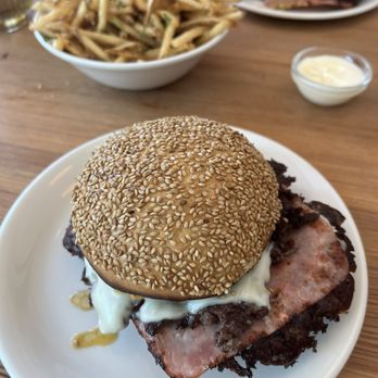 Bar Toti - Burger - Wine Bars Near Me - Austin, Texas