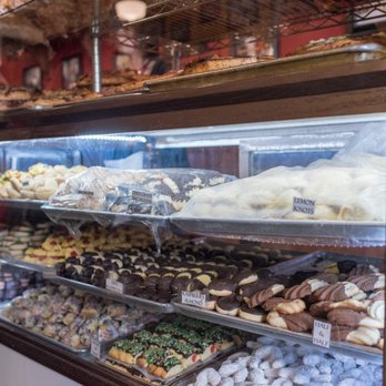 D'amato's Bakery - Bakeries Near Me - Chicago, Illinois
