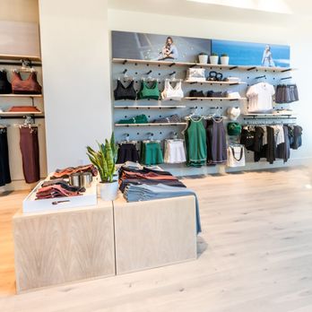 Vuori - Women's Clothing Near Me - Westport, Connecticut Vuori - Women's Clothing Near Me - Westport, Connecticut