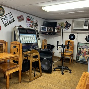 Fox’s Diner - The karaoke machine - Burgers Near Me - Rocky Top, Tennessee