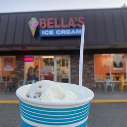 Bellas Ice Cream - Ice cream and outdoor