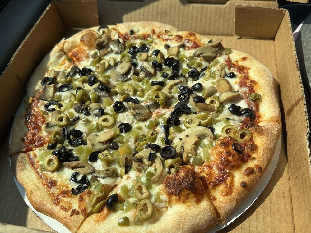 McGregor's Country Store & Pizzeria Logo