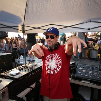 Surf City DJs - Surf City Dj's own Darren Vegas playing at Sea Legs at The Beach - DJs Near Me - Huntington Beach, California Surf City DJs - Surf City Dj's own Darren Vegas playing at Sea Legs at The Beach - DJs Near Me - Huntington Beach, California