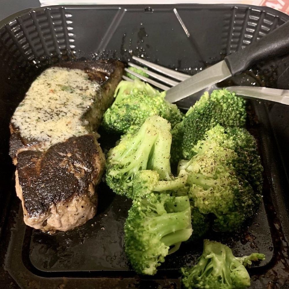 Outback Steakhouse - Sirloin with garlic, butter and steamed broccoli - Steakhouses Near Me - Alexandria, Louisiana