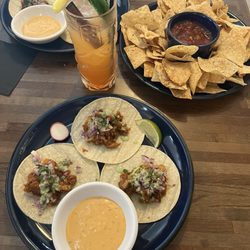 Del Lago - Al pastor tacos, chips and salsa, Orale!!! drink