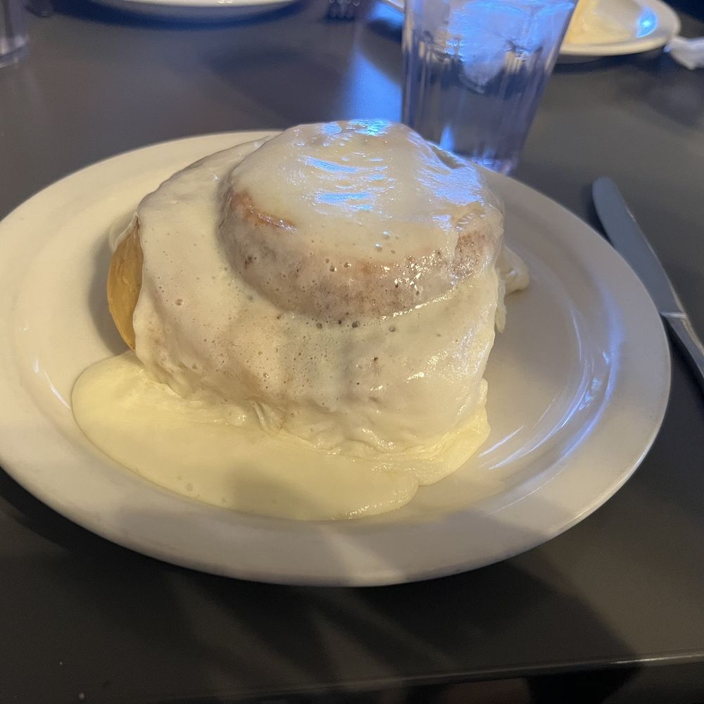 Callie's Cafe - Cinnamon Roll - American Near Me - Orem, Utah