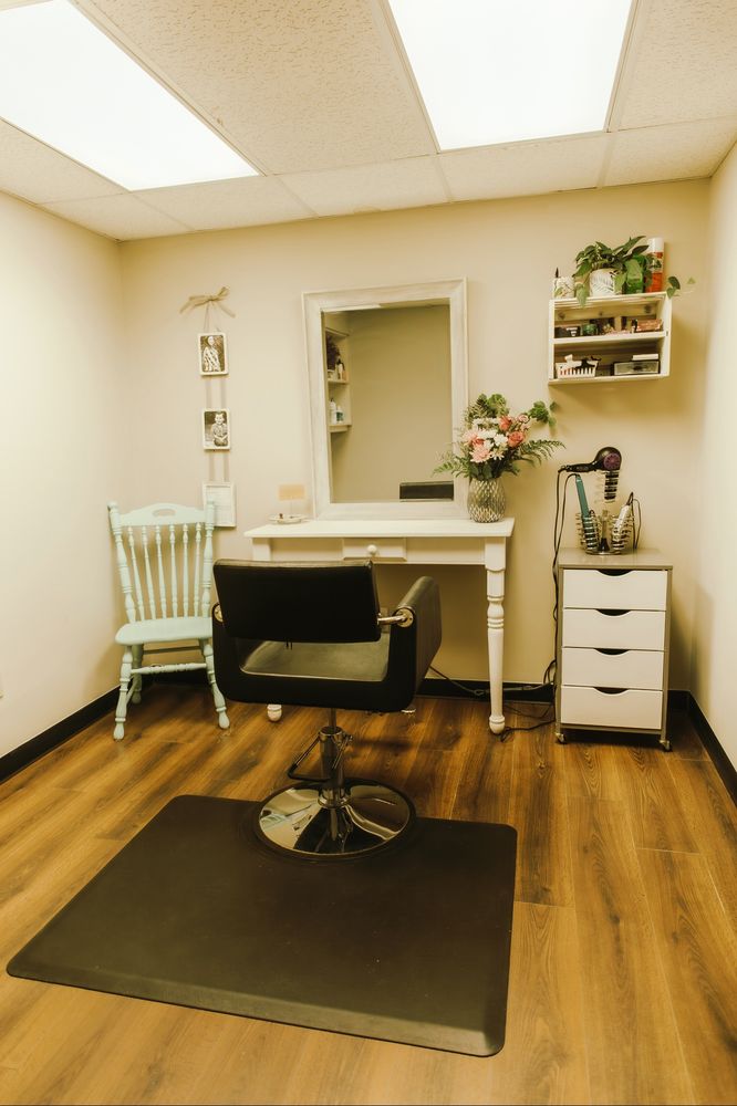Terri's Hair Salon Logo
