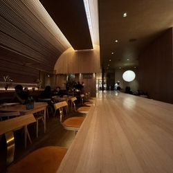 The restaurant, Bar top POV
