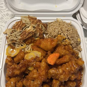 i-Kitchen - Orange chicken & Half Noodles/ Half Fried Rice - Chinese Near Me - Clovis, California