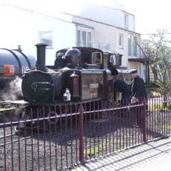 Rheilffordd Ffestiniog Railway - Preparing the train - Ffestiniog Railway