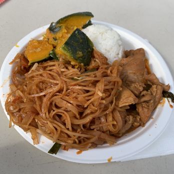 Wat Mongkolratanaram - Combo platter - Thai Near Me - Berkeley, California Wat Mongkolratanaram - Combo platter - Thai Near Me - Berkeley, California