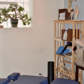 Southport Grace Wellness Center - Treatment room with Cox 8 Flexion Distraction Decompression table - Chiropractors Near Me - Chicago, Illinois Southport Grace Wellness Center - Treatment room with Cox 8 Flexion Distraction Decompression table - Chiropractors Near Me - Chicago, Illinois