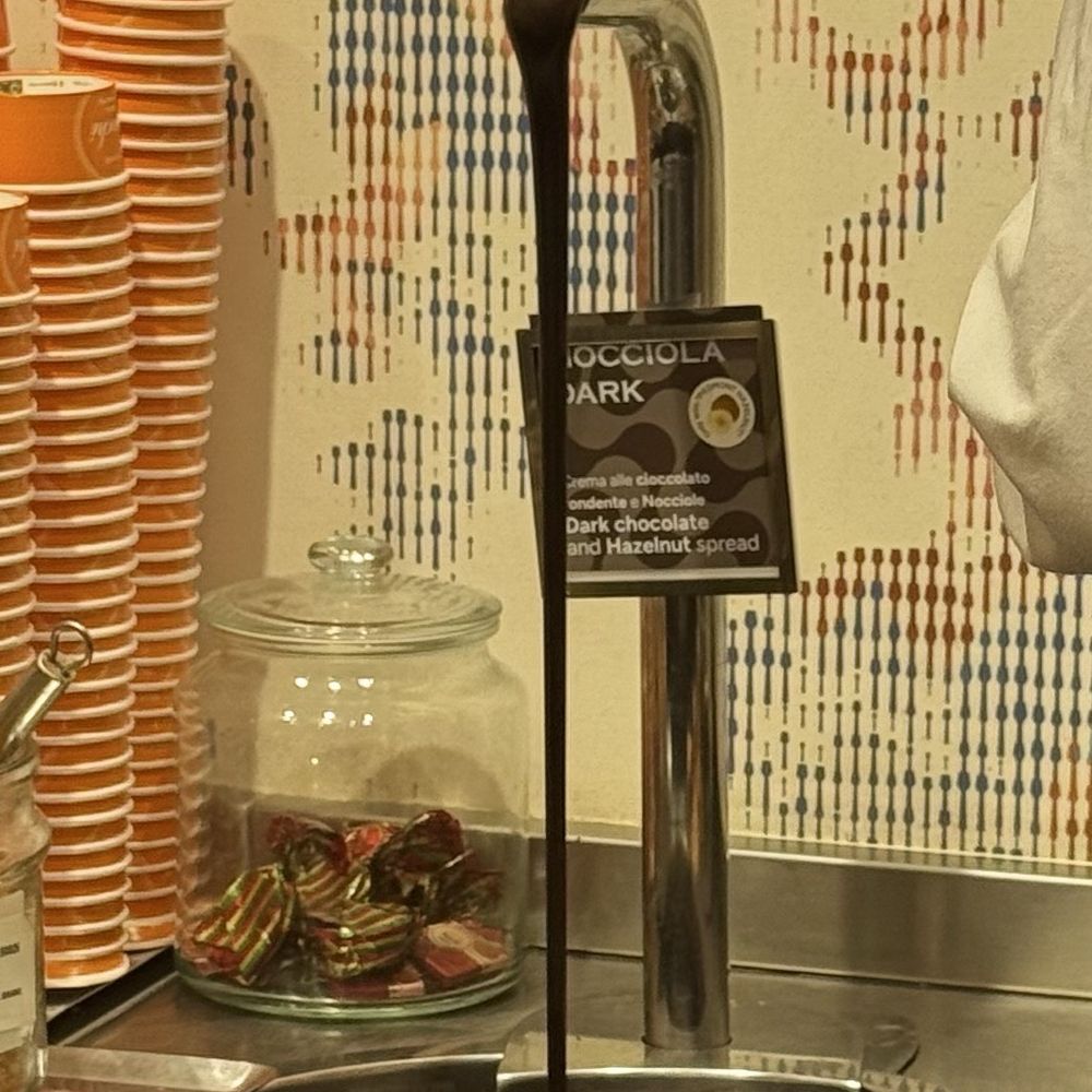 Venchi - Oh... the Chocolate Pour - Ice Cream & Frozen Yogurt Near Me - Rome, RM Venchi - Oh... the Chocolate Pour - Ice Cream & Frozen Yogurt Near Me - Rome, RM