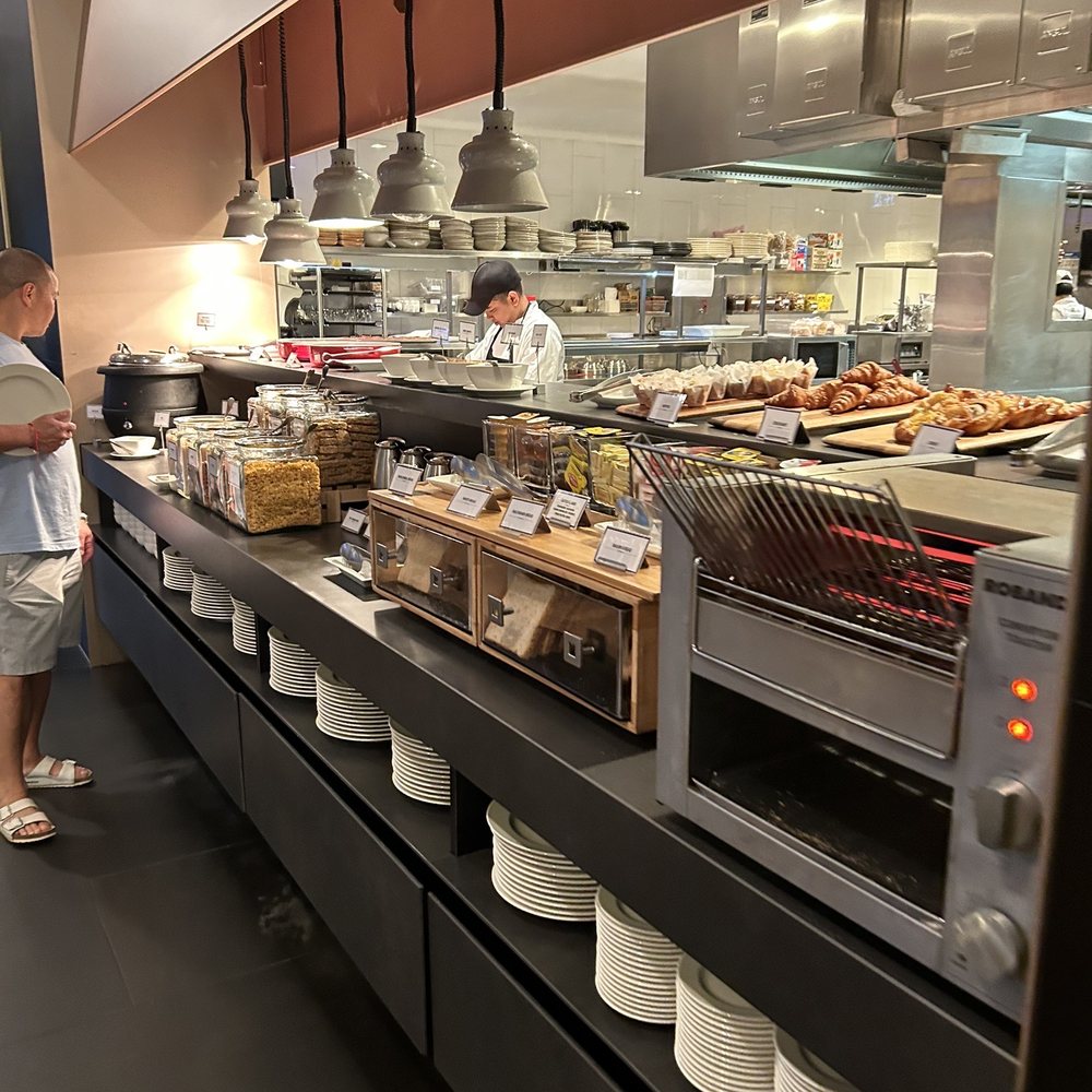 Four Points by Sheraton Melbourne Docklands - Hotels Near Me - Docklands, VIC