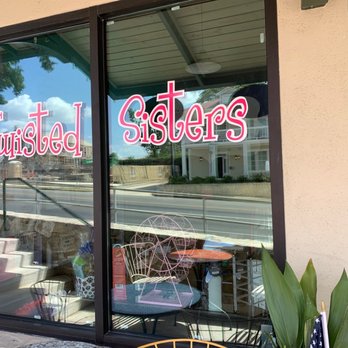 Twisted Sisters Bake Shop - Desserts - Cupcakes Near Me - Fredericksburg, Texas