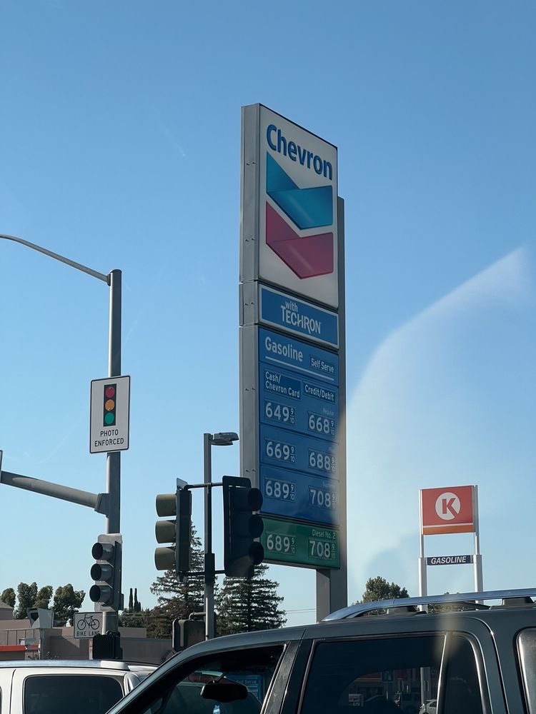 CHEVRON STATIONS Updated September 2024 1131 Oak St, Bakersfield