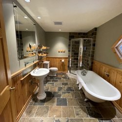 Buffalo Mountain Lodge - Coiled bathroom.