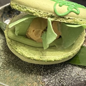 Sticky Mango - Pandan Macaron £8 - Thai Near Me - London, XGL